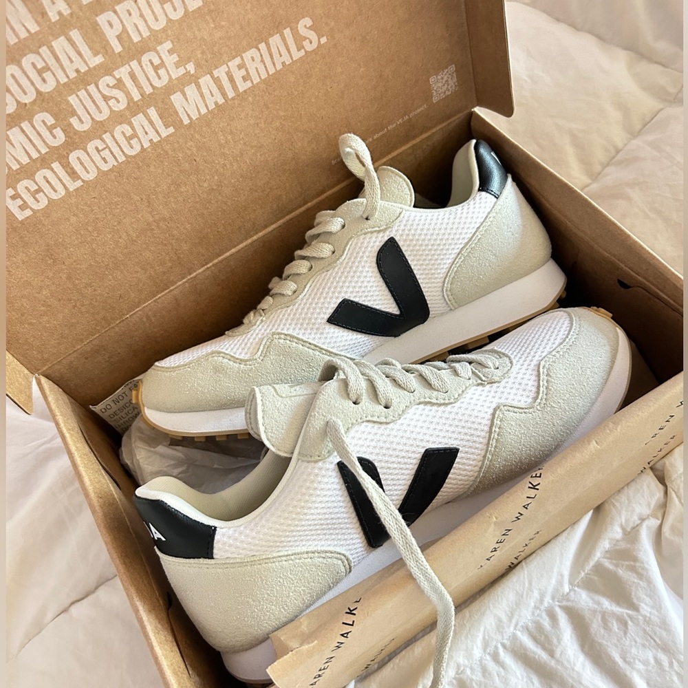 VEJA SNEAKERS